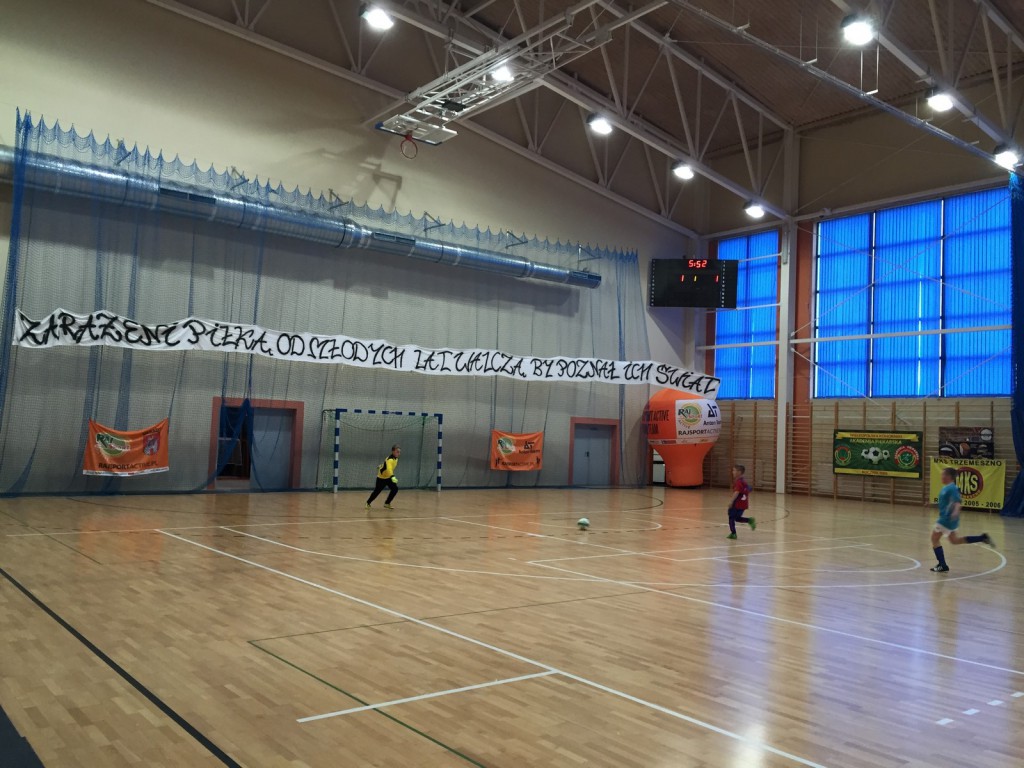 Młodzi piłkarze walczą w Janikowie