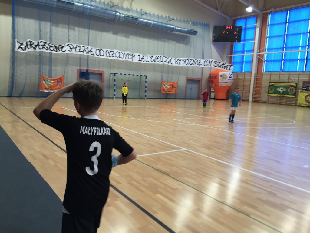 Młodzi piłkarze walczą w Janikowie