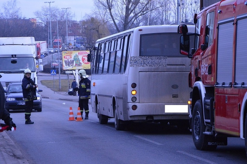 Mężczyzna potrącony przez autobus
