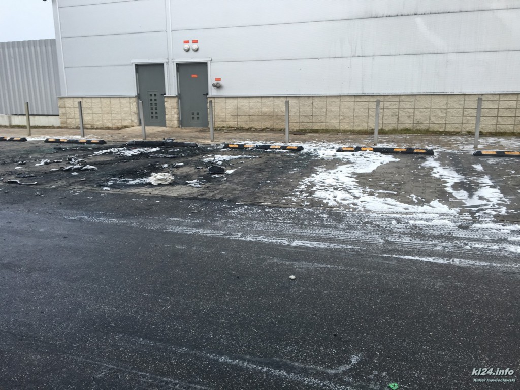 Pożar na parkingu Galerii Solnej
