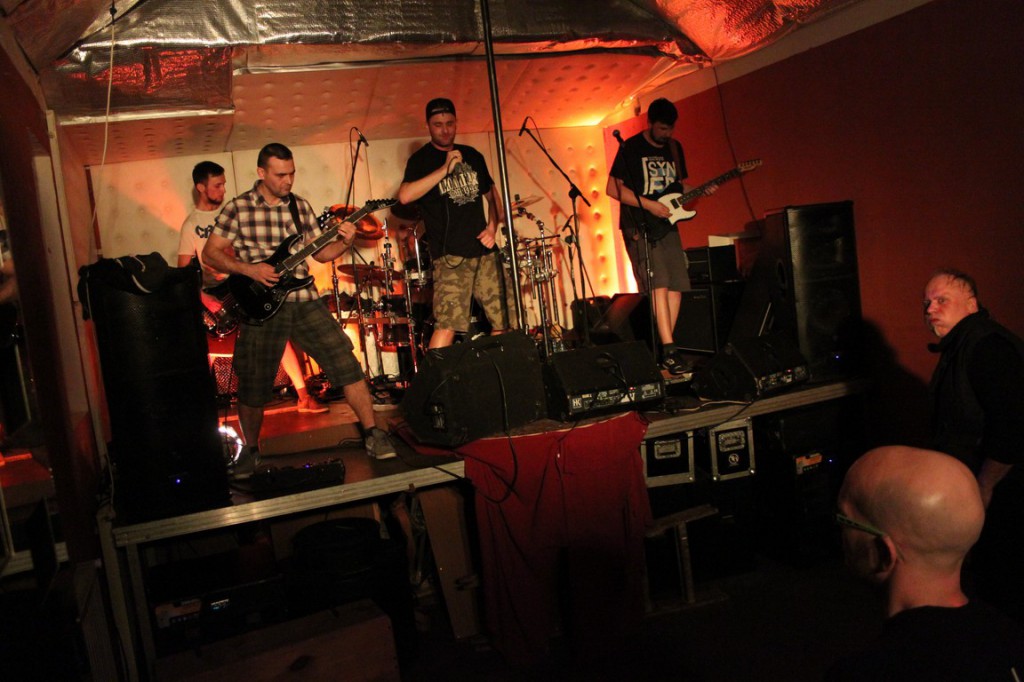 Metalowe brzmienia w PRL Pub