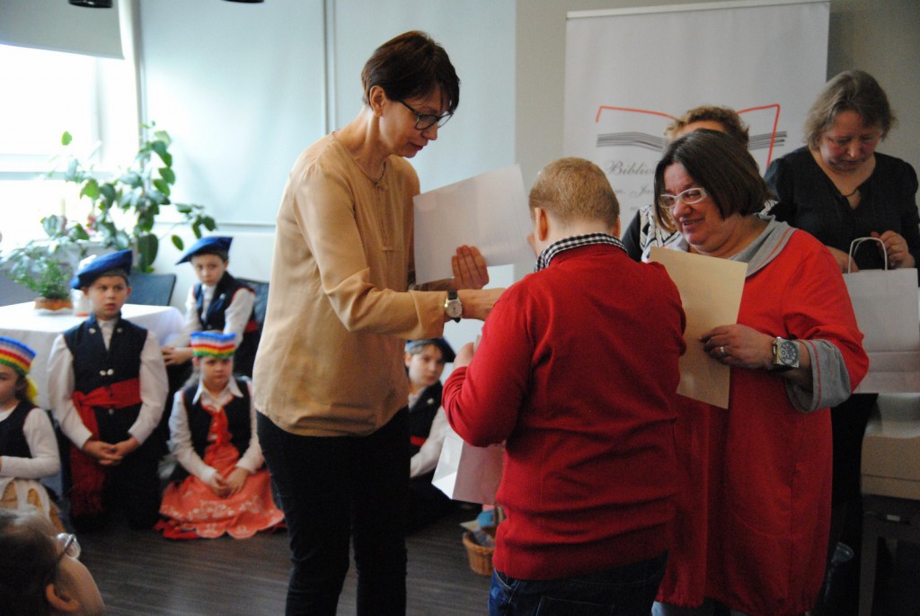W bibliotece czuć już wielkanocny nastrój