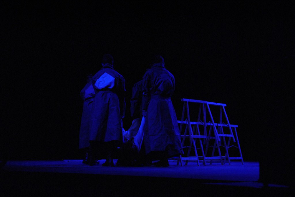 Młodzi aktorzy na deskach Teatru Miejskiego. Trwa Arlekinada