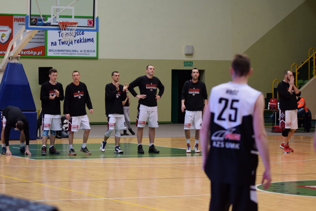 Czarna sobota na koszykarskich parkietach