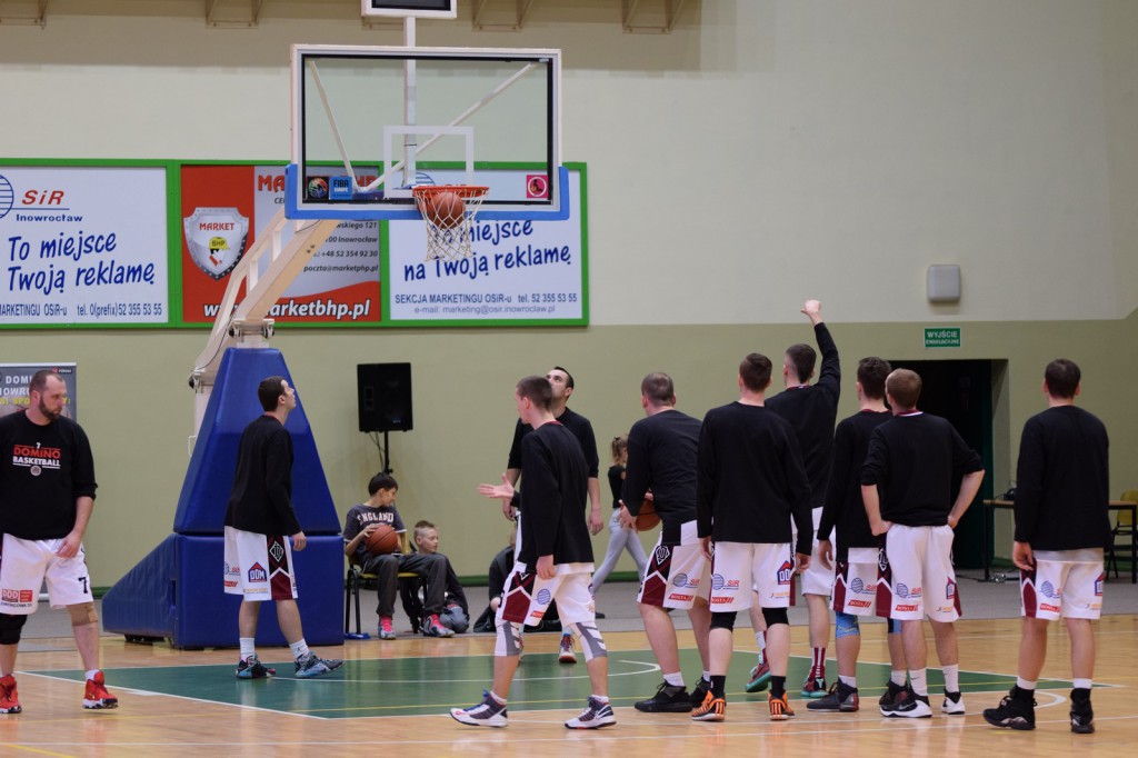 Czarna sobota na koszykarskich parkietach