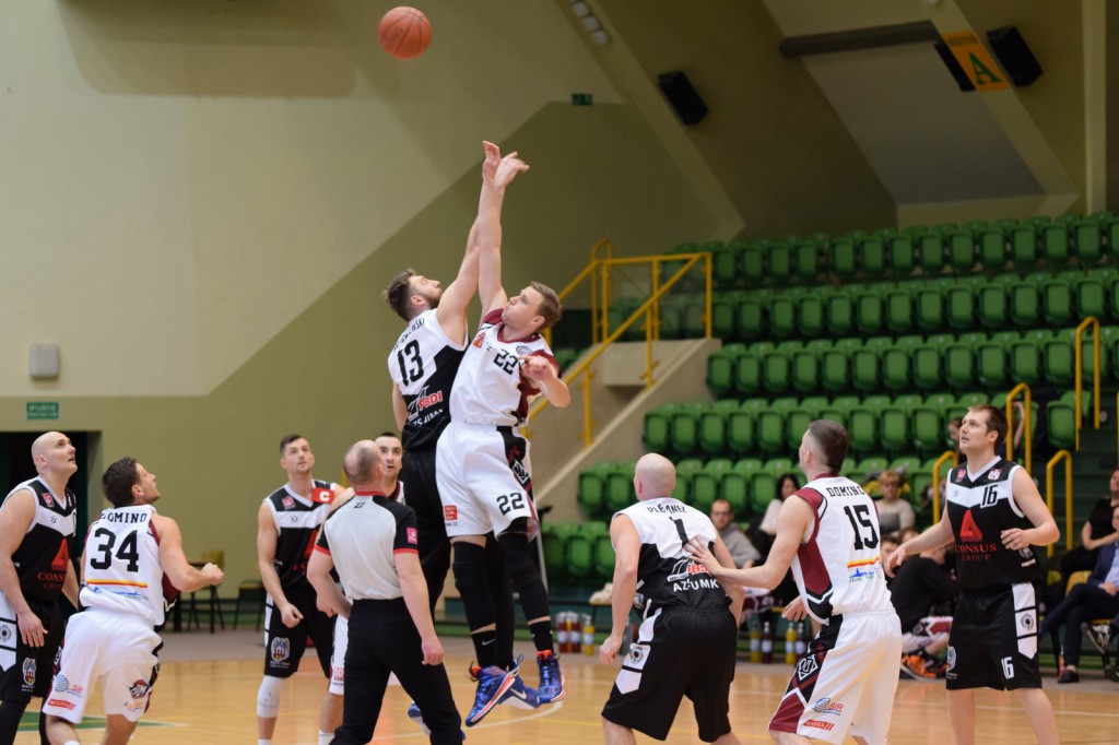 Czarna sobota na koszykarskich parkietach