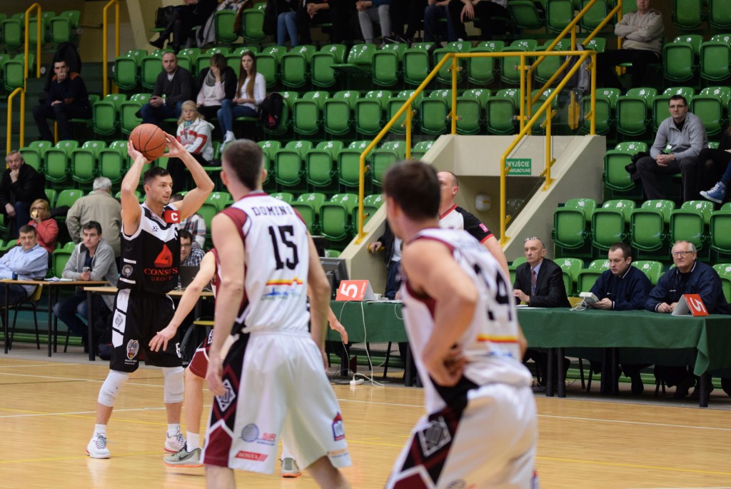 Czarna sobota na koszykarskich parkietach