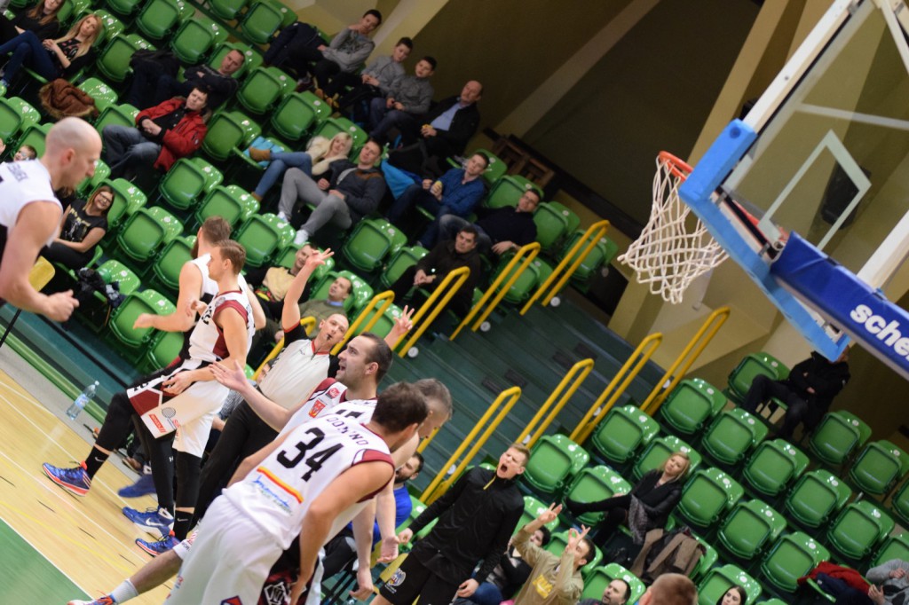 Czarna sobota na koszykarskich parkietach