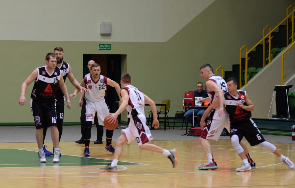 Czarna sobota na koszykarskich parkietach