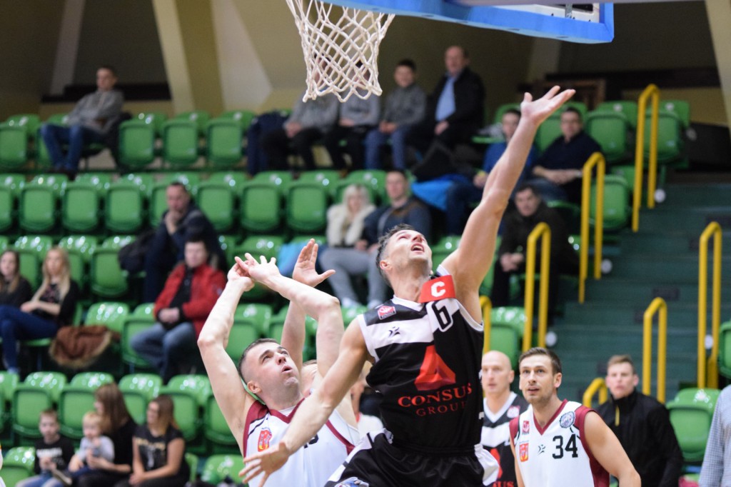 Czarna sobota na koszykarskich parkietach