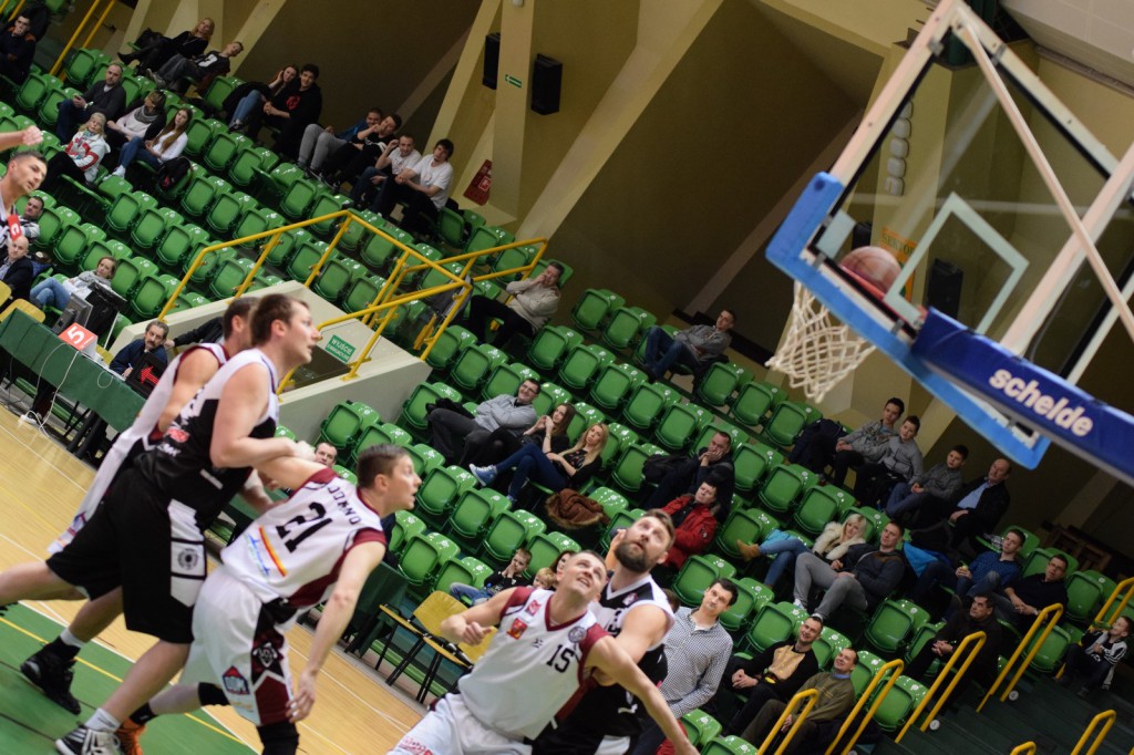 Czarna sobota na koszykarskich parkietach