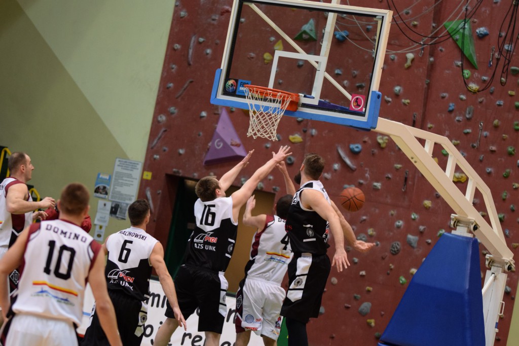 Czarna sobota na koszykarskich parkietach