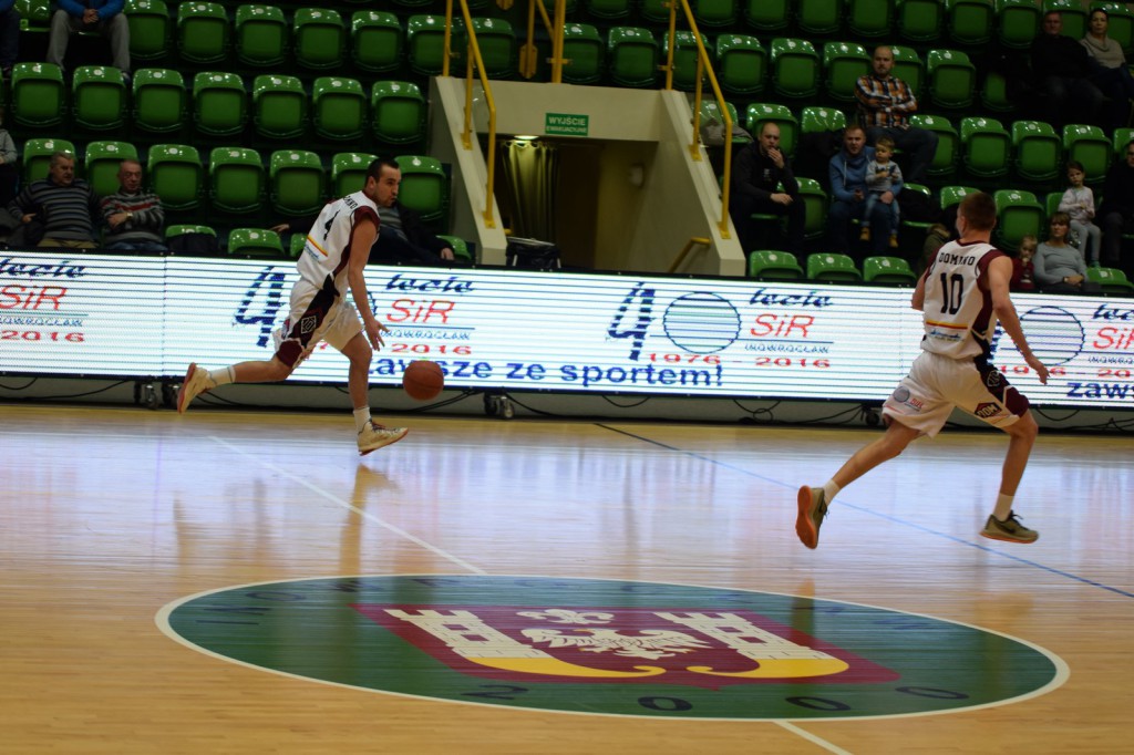 Czarna sobota na koszykarskich parkietach