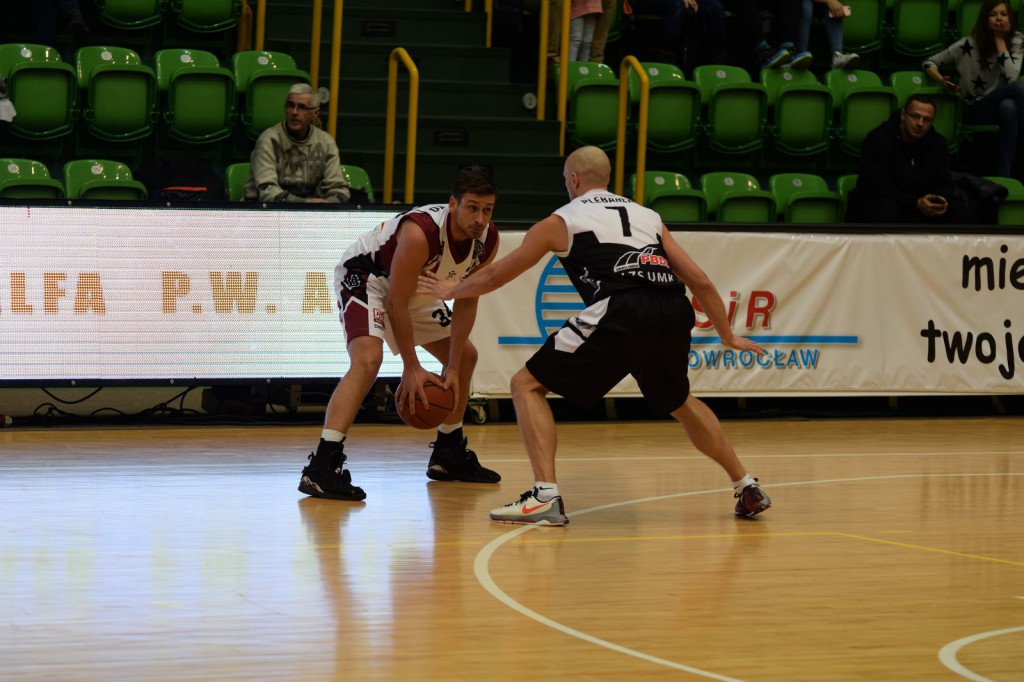 Czarna sobota na koszykarskich parkietach