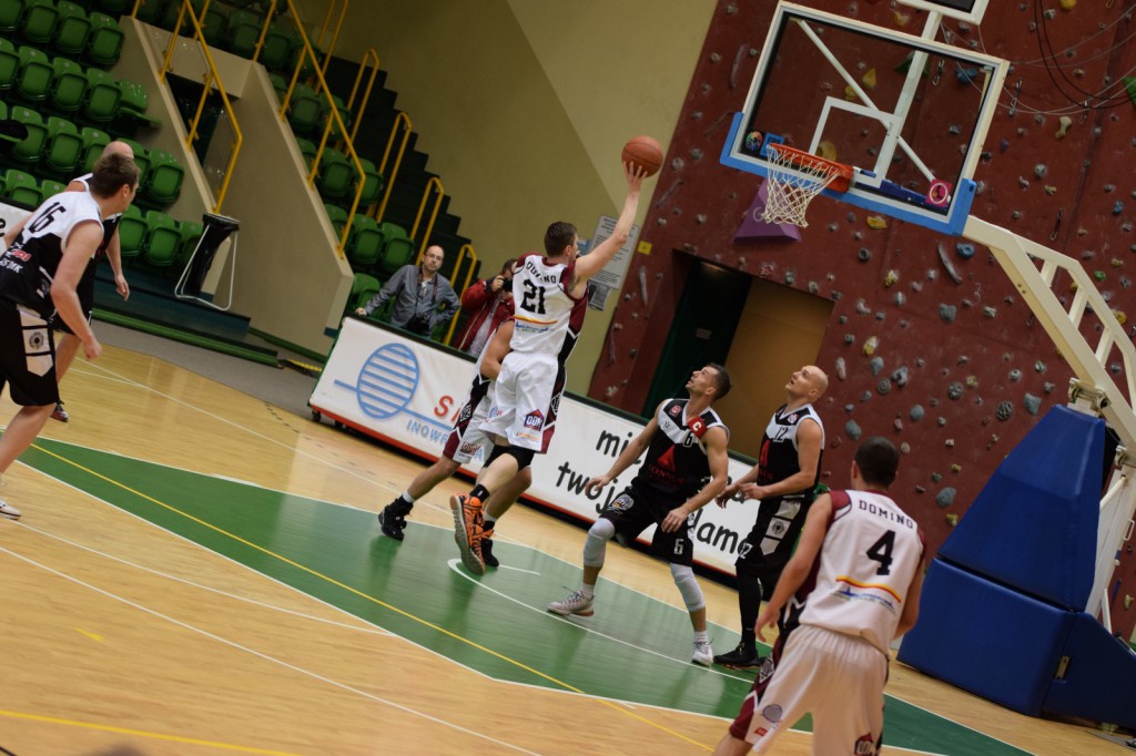 Czarna sobota na koszykarskich parkietach