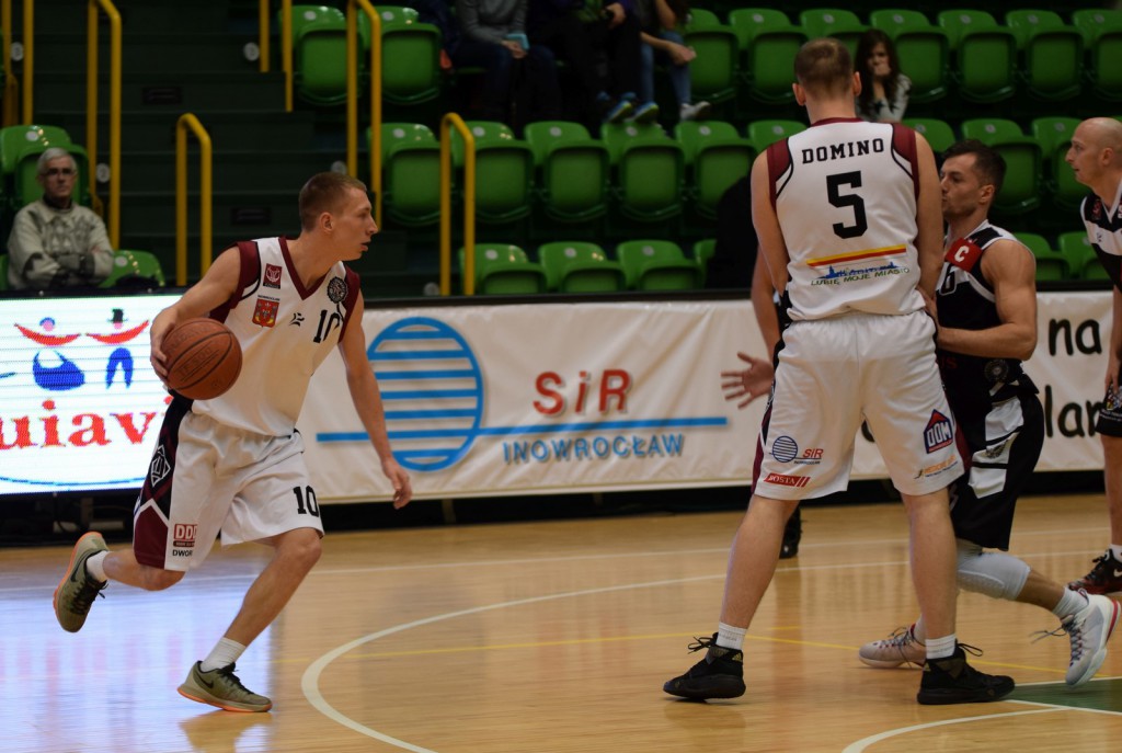 Czarna sobota na koszykarskich parkietach