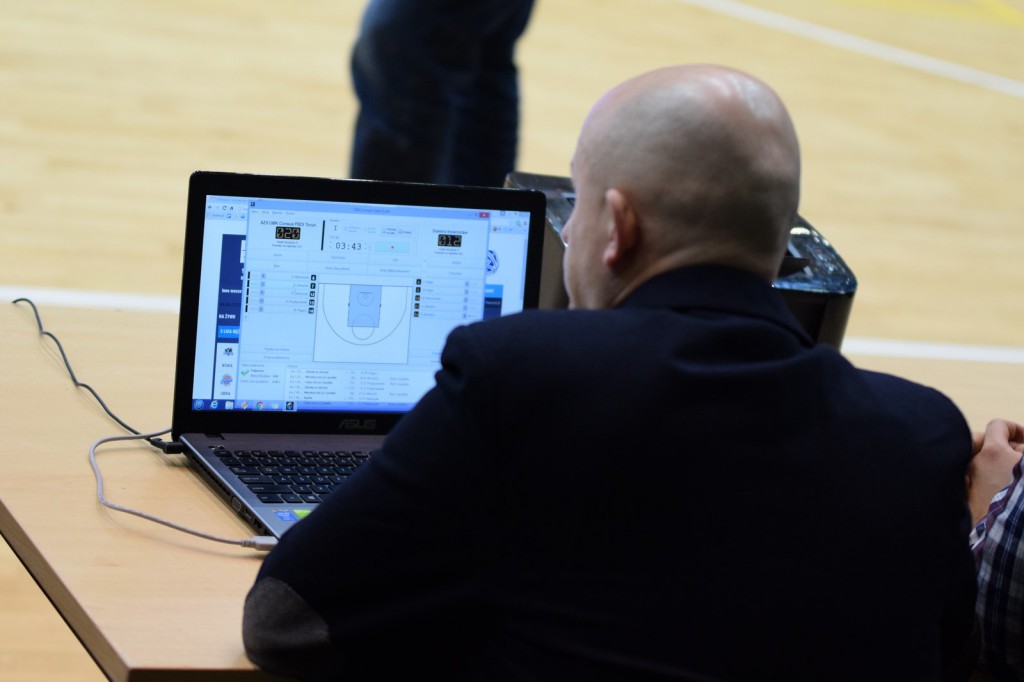 Czarna sobota na koszykarskich parkietach