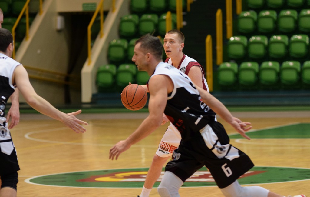 Czarna sobota na koszykarskich parkietach