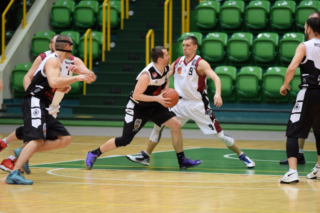 Czarna sobota na koszykarskich parkietach