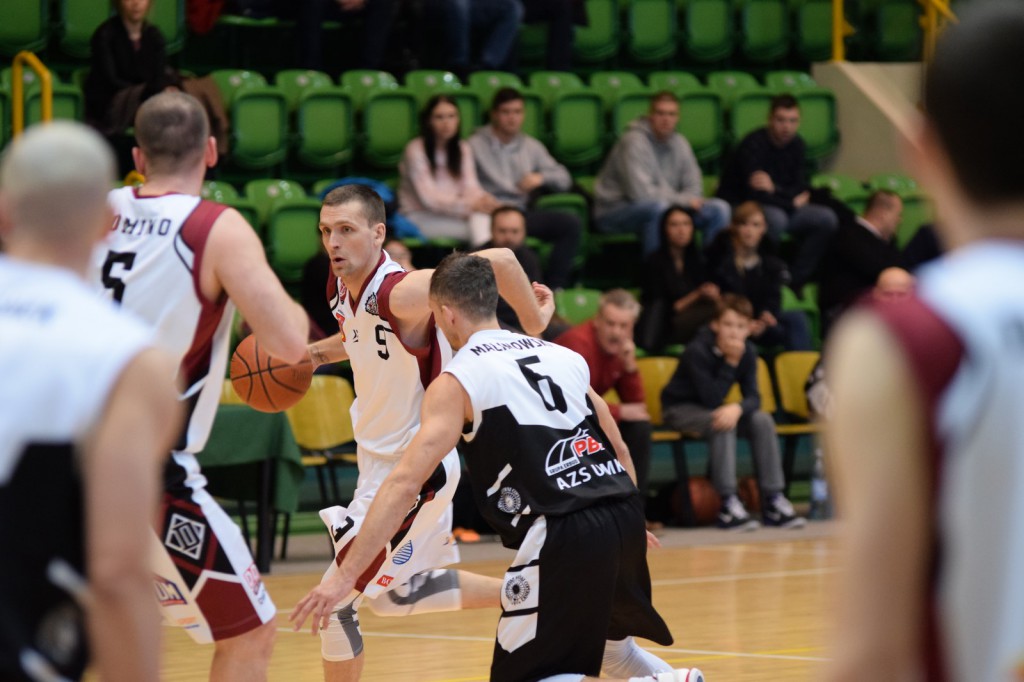 Czarna sobota na koszykarskich parkietach