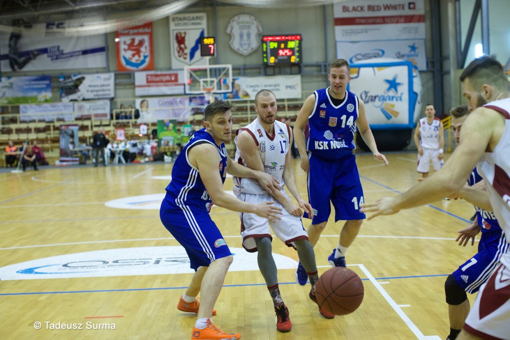 Czarna sobota na koszykarskich parkietach