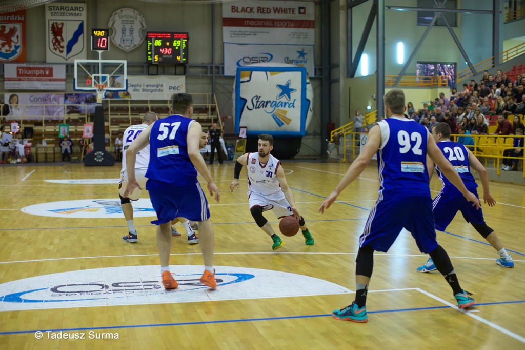 Czarna sobota na koszykarskich parkietach