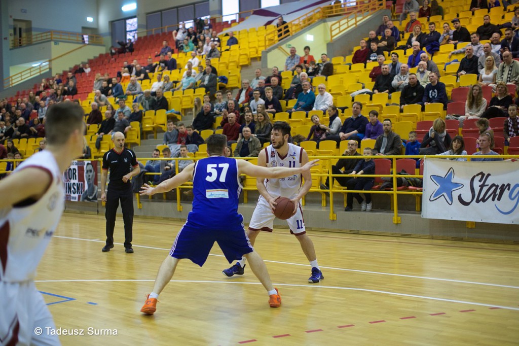 Czarna sobota na koszykarskich parkietach
