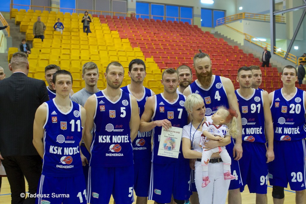 Czarna sobota na koszykarskich parkietach