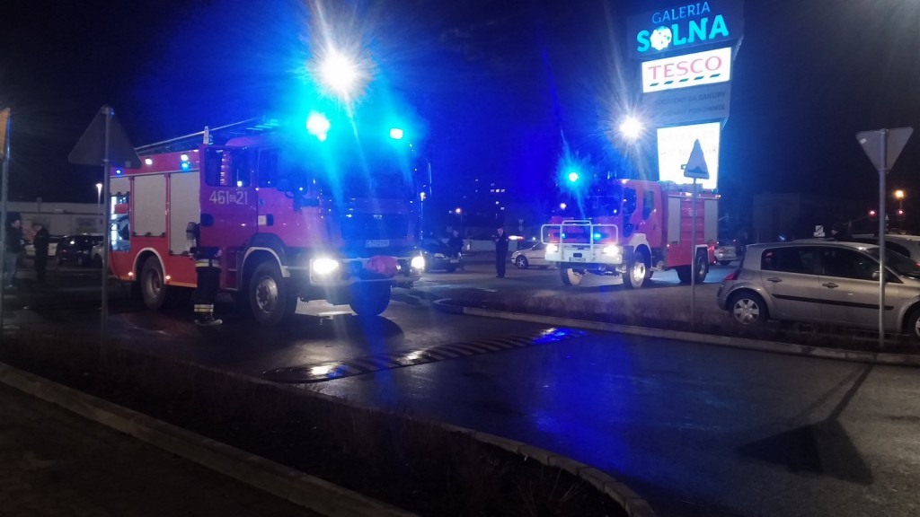 Kolejny pożar na parkingu przed galerią