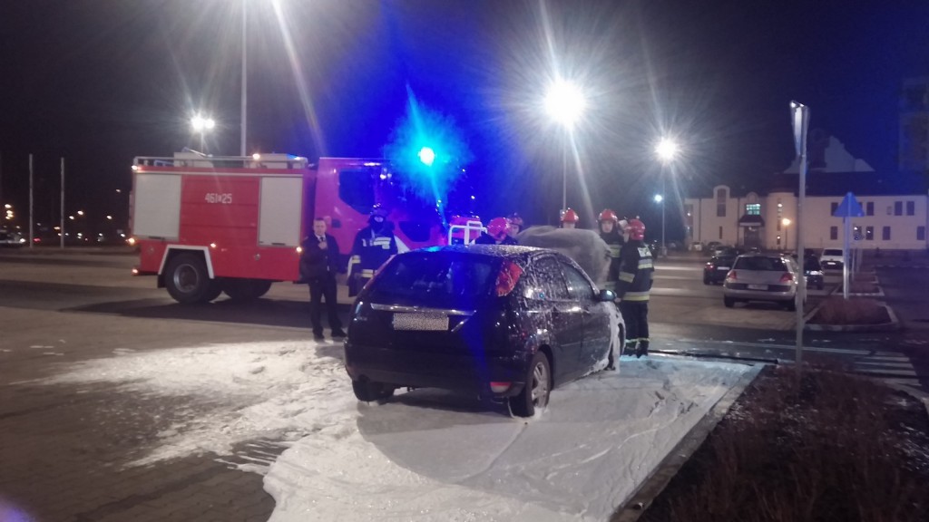Kolejny pożar na parkingu przed galerią