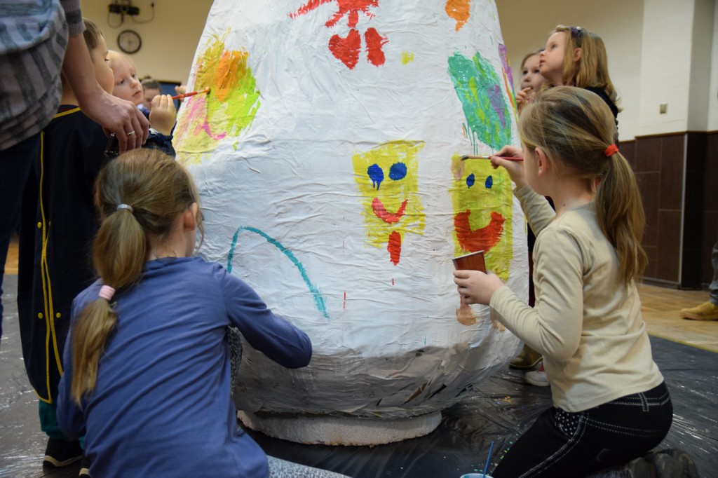 Jaja-giganty na osiedlu Rąbin