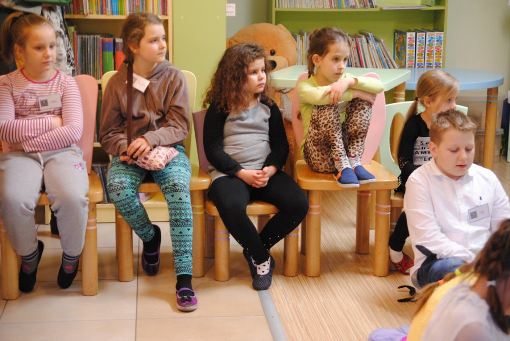 Zamiast spać, wolą się bawić. Dzieci spędzą noc z Andersenem