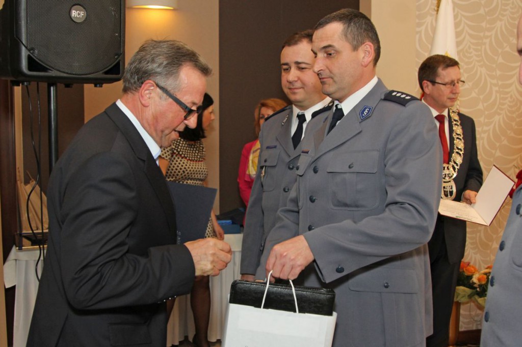 Honorowy Medal za uratowanie tonącej w Gople dla mieszkańca Kruszwicy