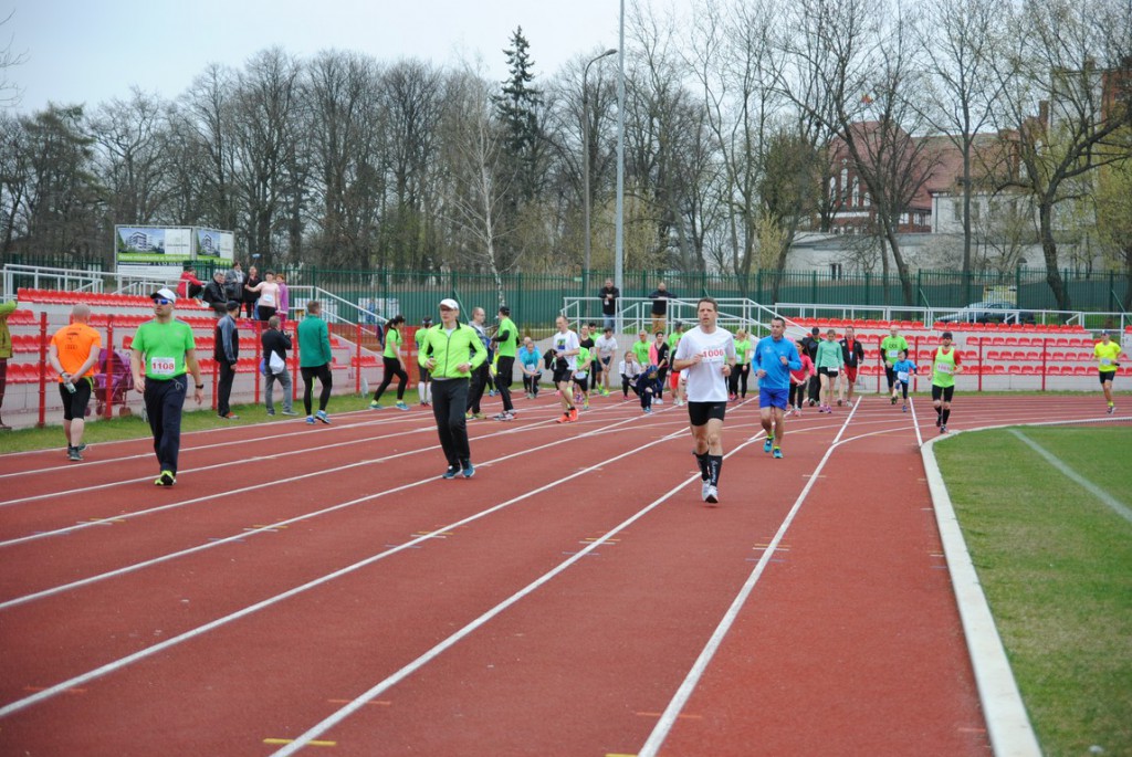 Kilkuset biegaczy na starcie Abler Green Run