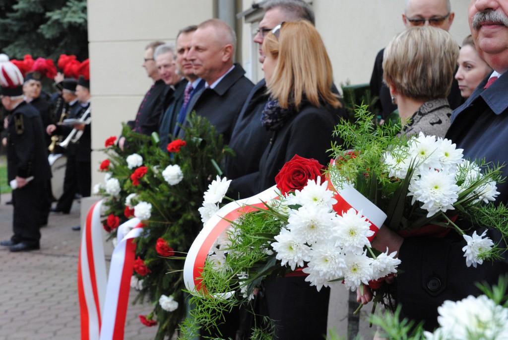 Inowrocławianie oddali hołd ofiarom zbrodni katyńskiej i katastrofy pod Smoleńskiem