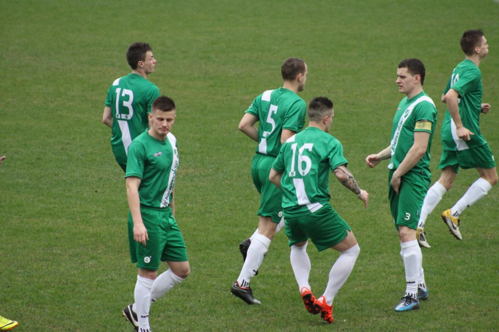 Biało-zieloni walczą na stadionie