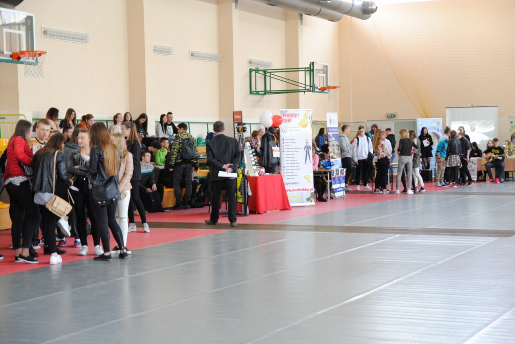 Gimnazjaliści na targach edukacyjnych