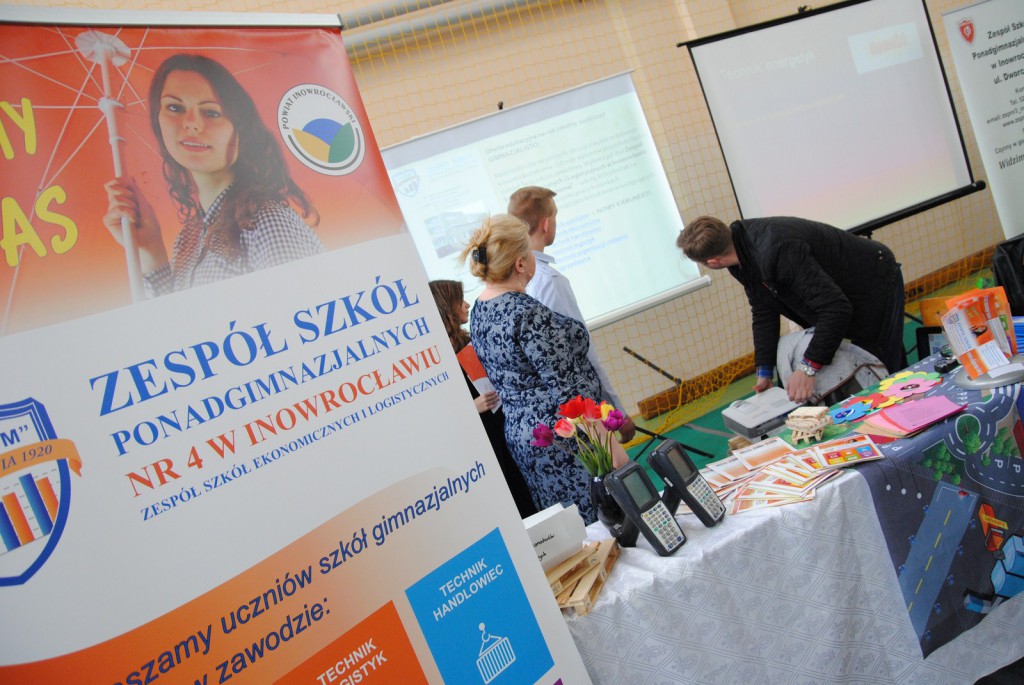 Gimnazjaliści na targach edukacyjnych