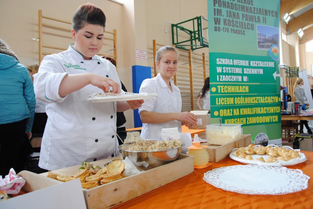 Gimnazjaliści na targach edukacyjnych