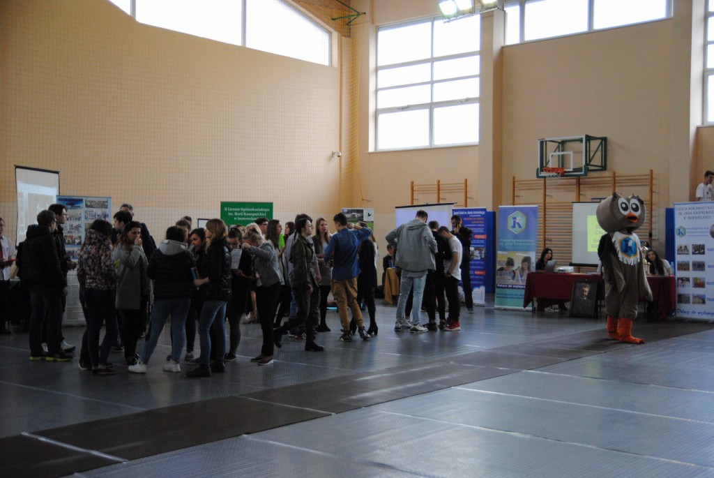Gimnazjaliści na targach edukacyjnych