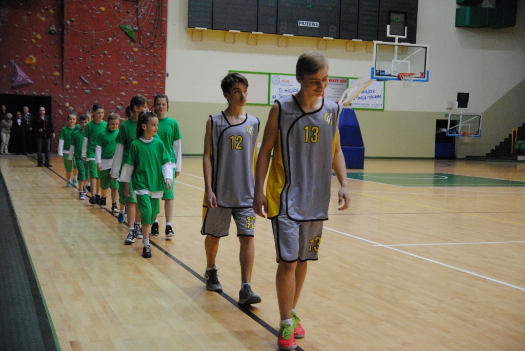 Sportowa rywalizacja gimnazjalistów pod okiem olimpijczyków