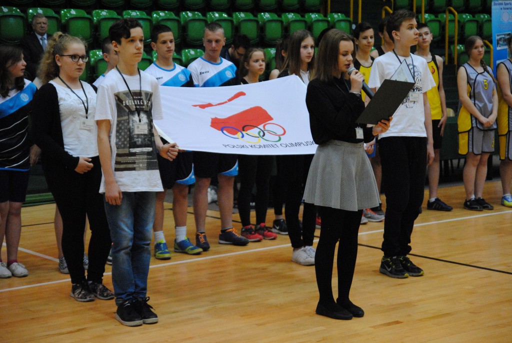 Sportowa rywalizacja gimnazjalistów pod okiem olimpijczyków