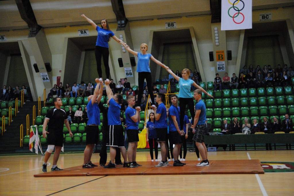 Sportowa rywalizacja gimnazjalistów pod okiem olimpijczyków