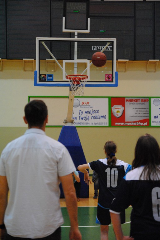 Sportowa rywalizacja gimnazjalistów pod okiem olimpijczyków