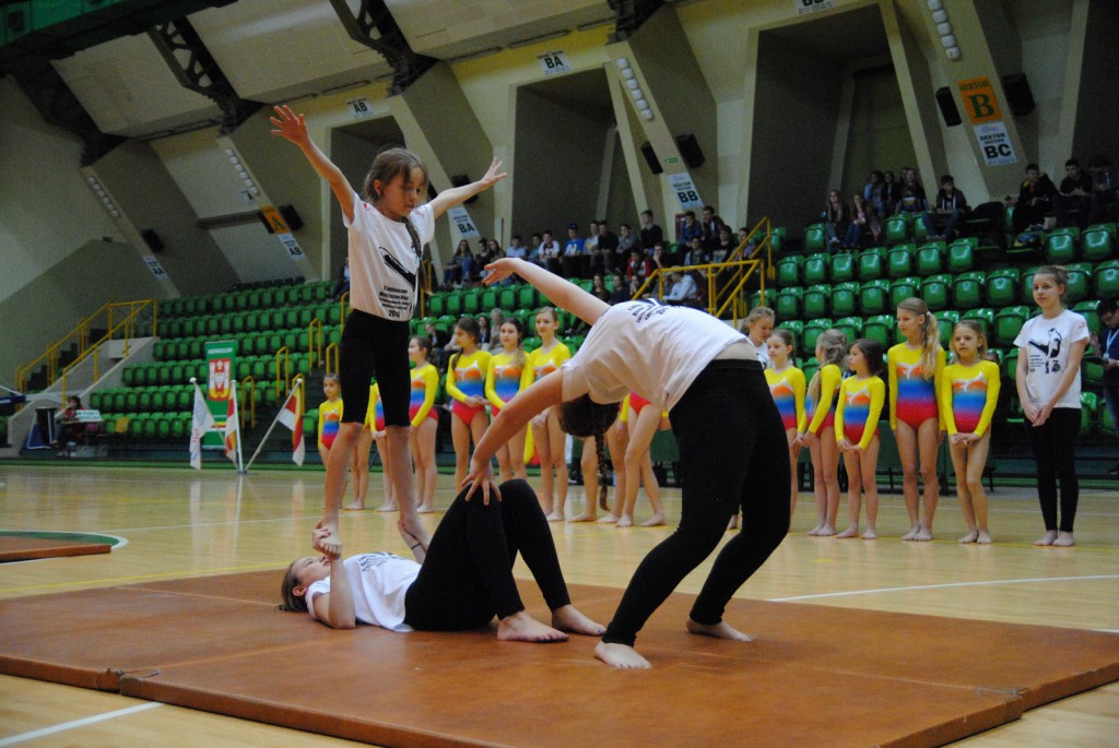 Sportowa rywalizacja gimnazjalistów pod okiem olimpijczyków
