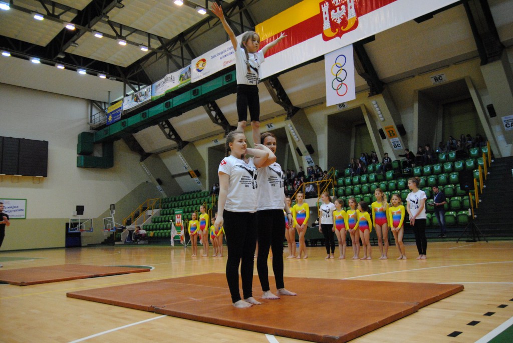 Sportowa rywalizacja gimnazjalistów pod okiem olimpijczyków
