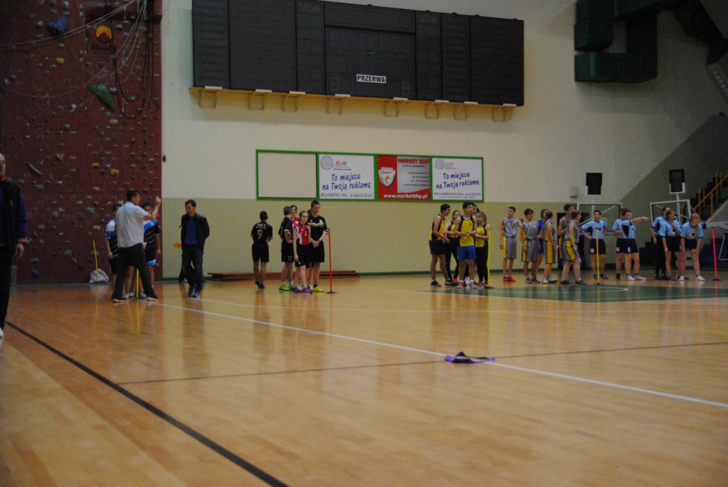 Sportowa rywalizacja gimnazjalistów pod okiem olimpijczyków