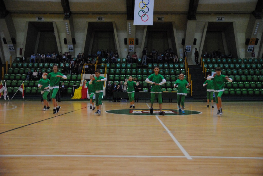 Sportowa rywalizacja gimnazjalistów pod okiem olimpijczyków