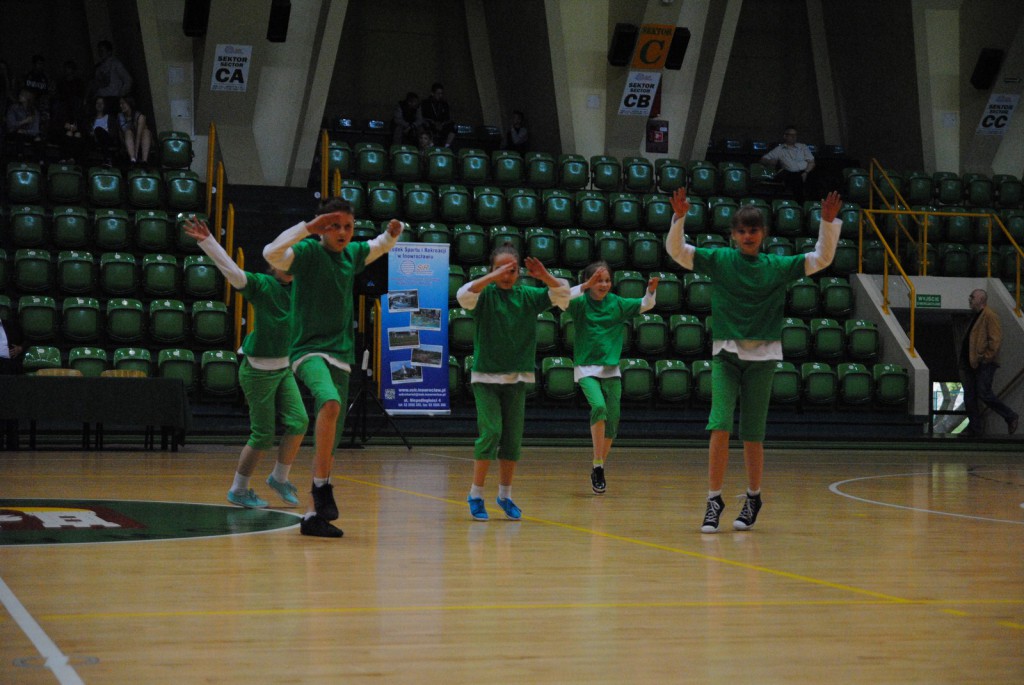 Sportowa rywalizacja gimnazjalistów pod okiem olimpijczyków