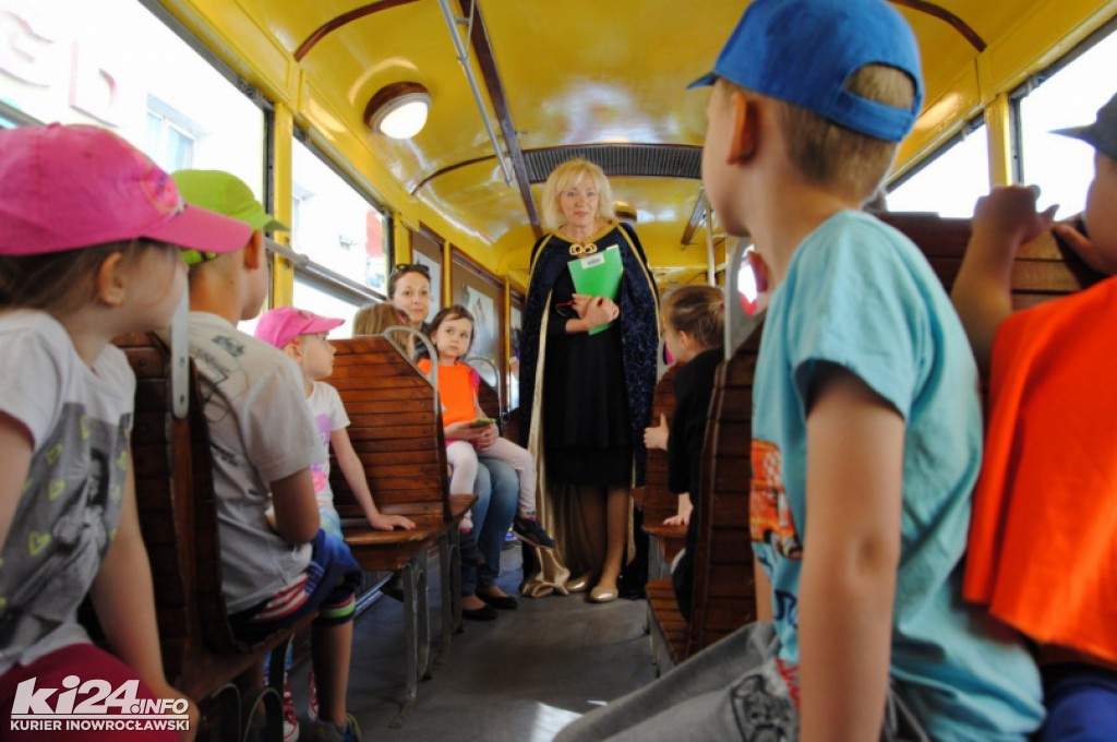 W zabytkowym tramwaju czytają legendy